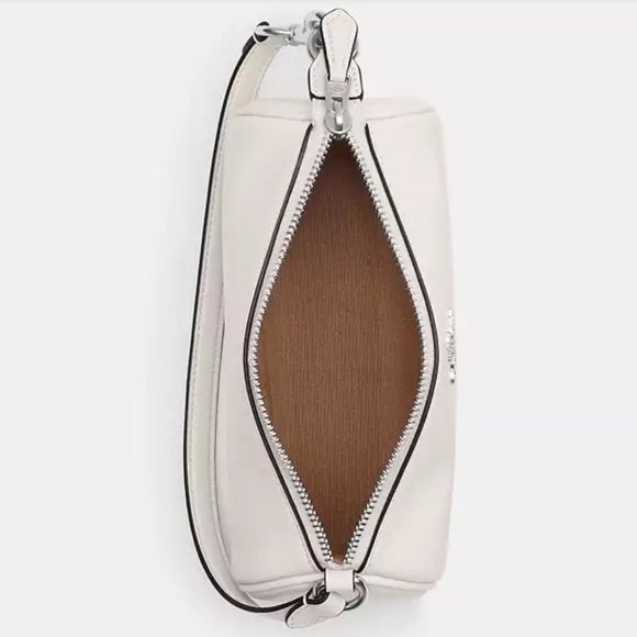 NWT Coach White w/Silver Hardware Barrel Wristlet/Purse - Picture 2 of 5